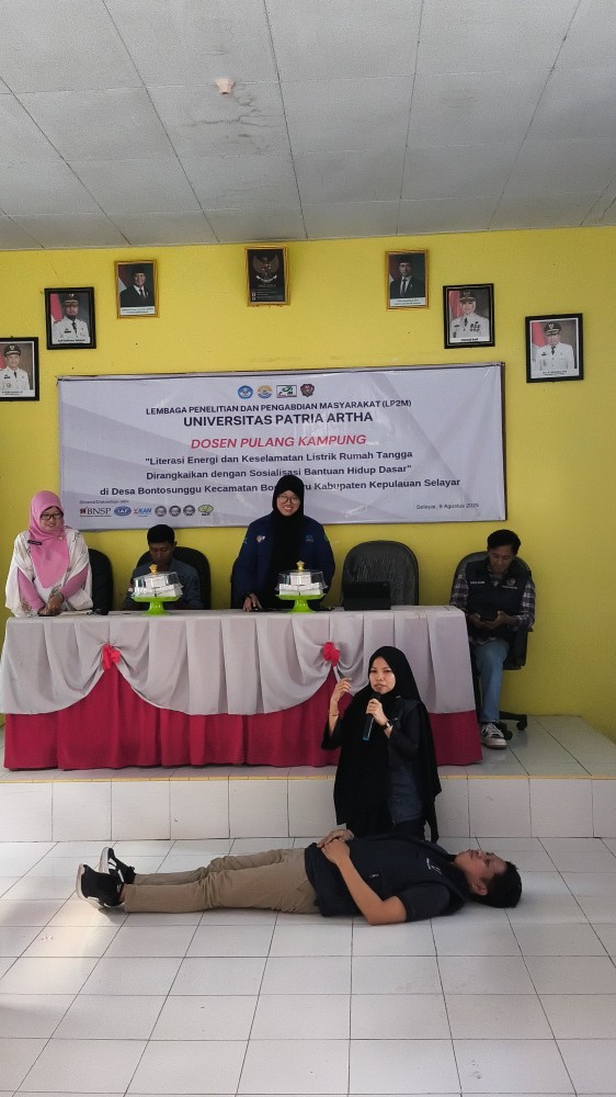 DR. Andi Nur Putri, S. Pd., M. T. membawakan materi