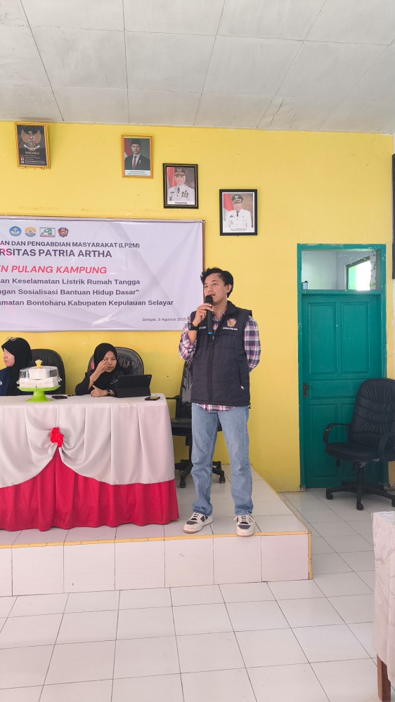 Gambar Ir. Irwan Syarif, S. Pd., M. T. membawakan materi