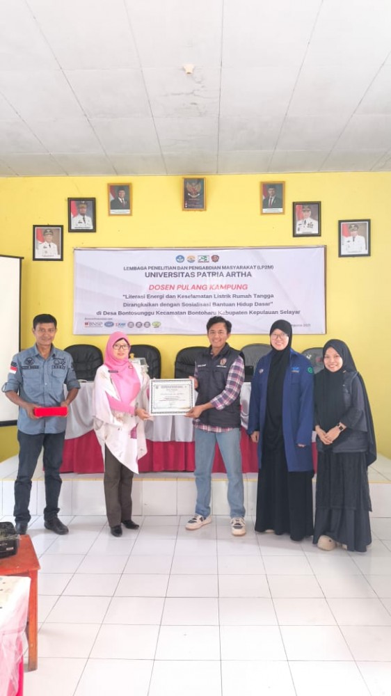 Gambar penyerahan piagam